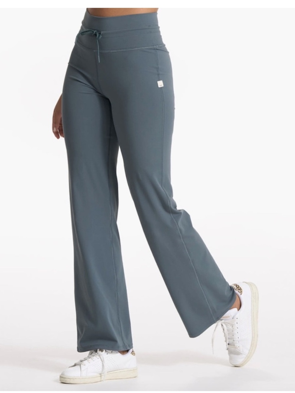 NWT Vuori Daily Wideleg Drawstring Pants in Stone Size Medium